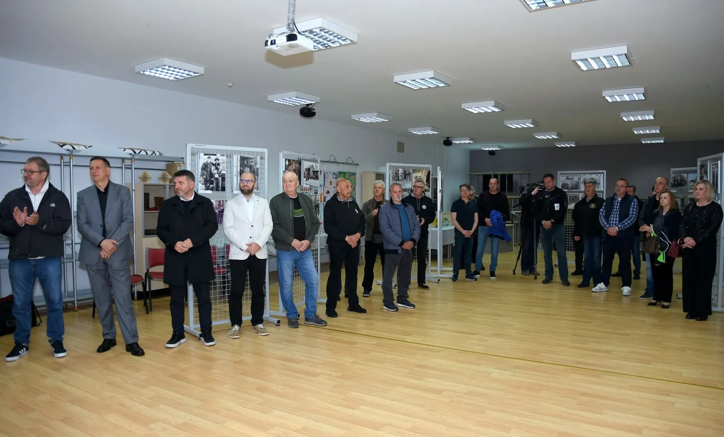 izlozba pakrac kroz ratni objektiv lepoglava