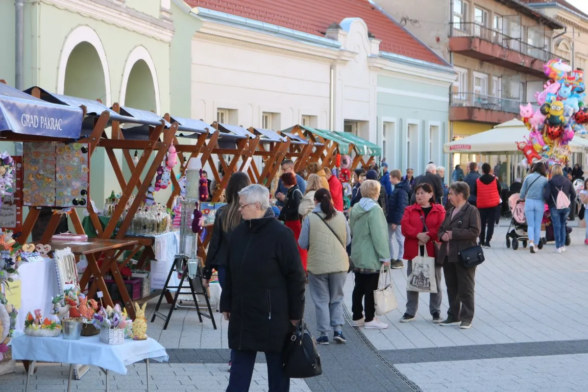 Fotografija uz članak „SAJAM UDRUGA Proizvode izložilo 26 udruga i OPG-a“
