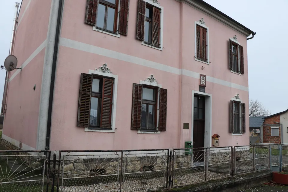Fotografija uz članak „Badljevčani uz novog župnika Ivana Kozića obnavljaju Crkvu Sv. Ivana Krstitelja“