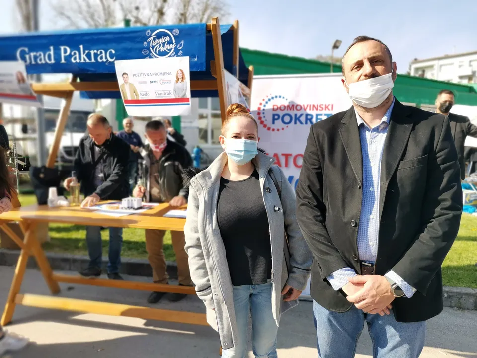 Fotografija uz članak „POČELO JE: Kandidati sakupljaju potpise podrške“