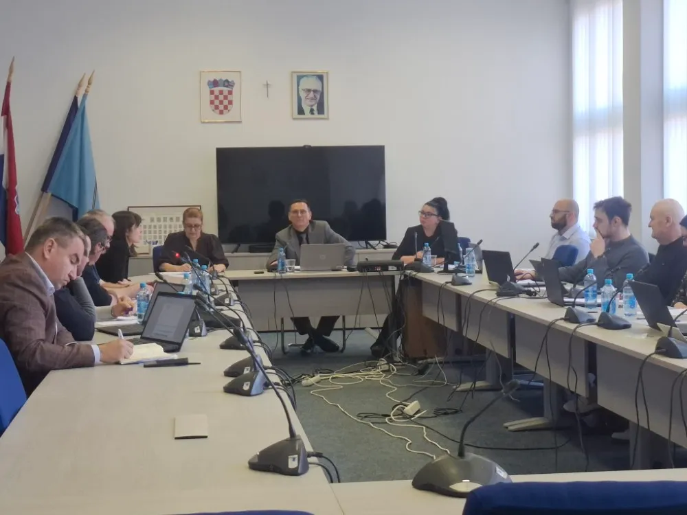 Fotografija uz članak „AKTUALNI SAT GV PAKRAC Najviše rasprave o poskupljenju vode i infrastrukturnim temama“