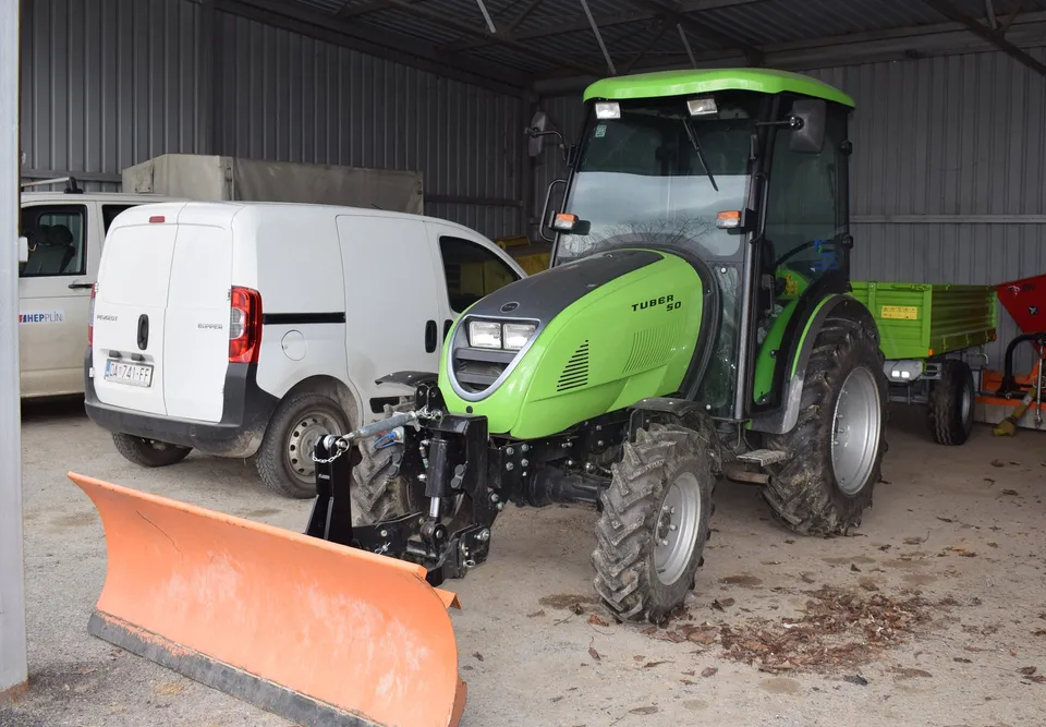 traktor komunalac