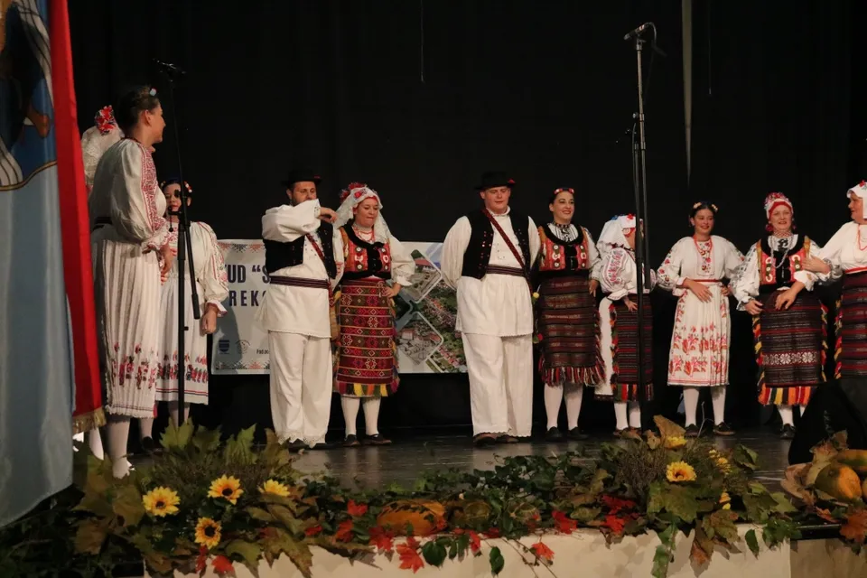 Fotografija uz članak „13. SMOTRA FOLKLORA "PAKRAČKO LJETO" Kulturna baština koja spaja sve generacije“