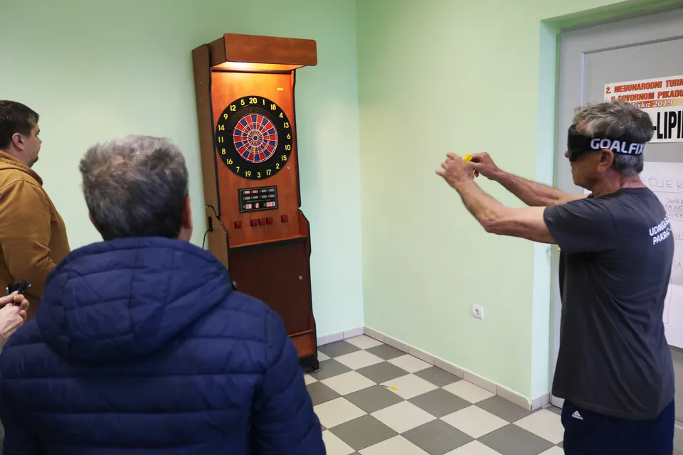 pikado slijepi bacanje