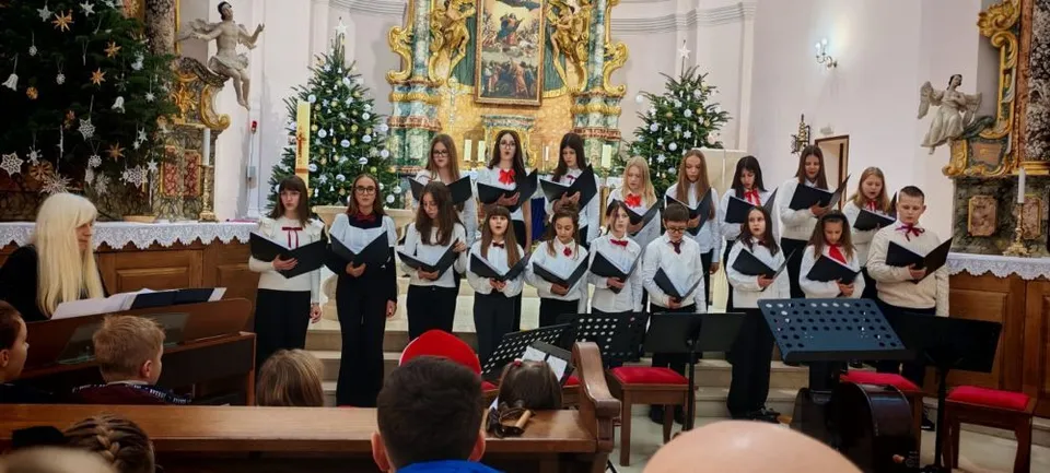 Fotografija uz članak „BLAGDANSKI UGOĐAJ U CRKVI Održan Božićni koncert OGŠ i Tamburaškog orkestra Pakrac“