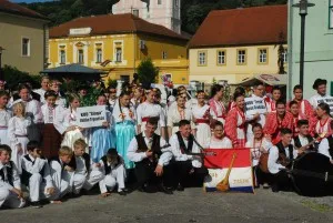 Fotografija uz članak „Ljepota narodnih nošnji na pakračkim ulicama“