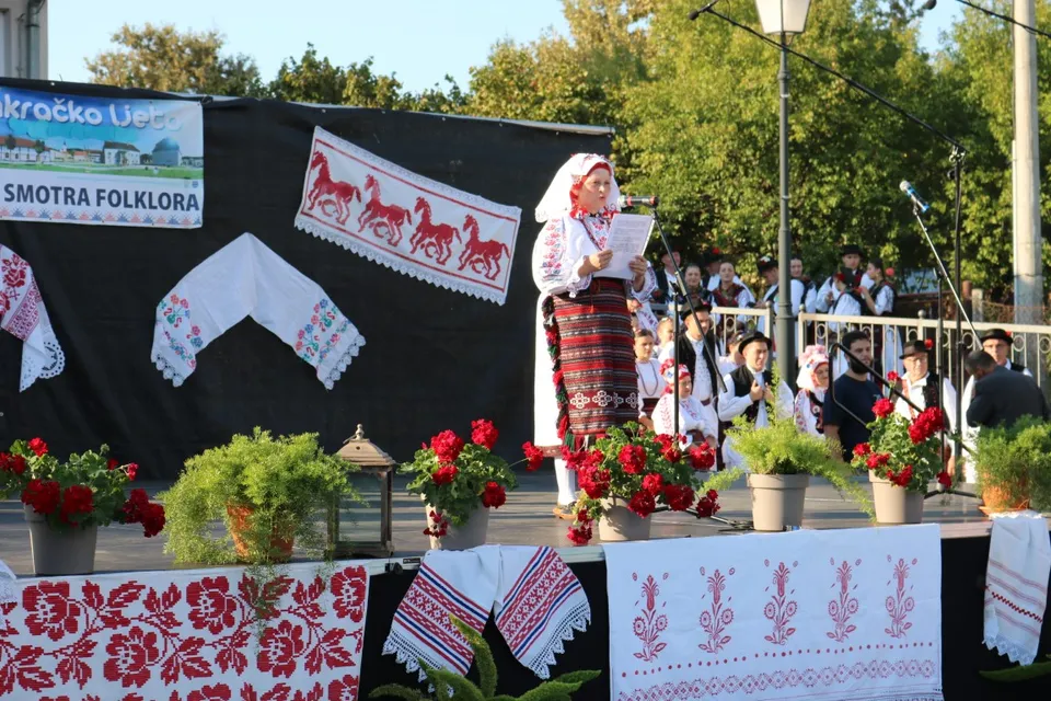 Fotografija uz članak „9. SMOTRA FOLKLORA Nakon dvije godine napokon zaplesali i zapjevali“