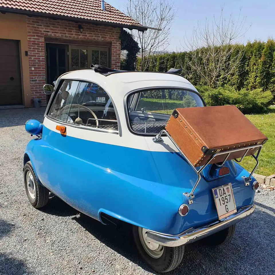 Fotografija uz članak „ZLATNE RUKE MAJSTORA ZECA: Darijo Adžijević restaurirao vrijednu BMW Issetu iz 1957. godine“
