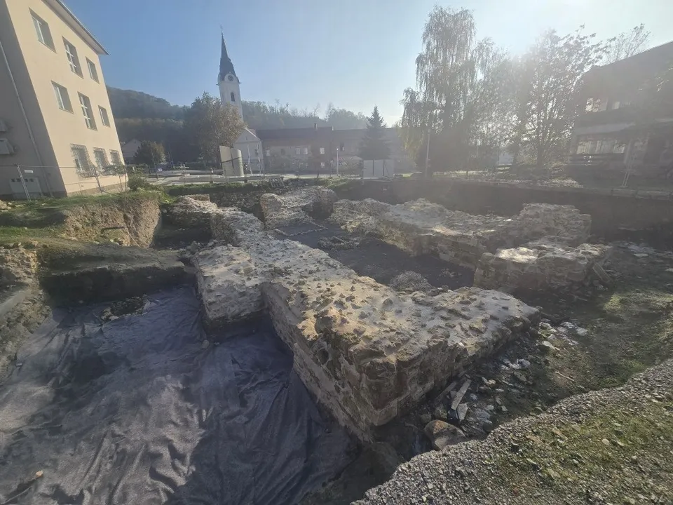 Fotografija uz članak „Grad Pakrac osigurao sredstva za završetak arheoloških istraživanja i konzervatorsko-restauratorske radove na Starom gradu“