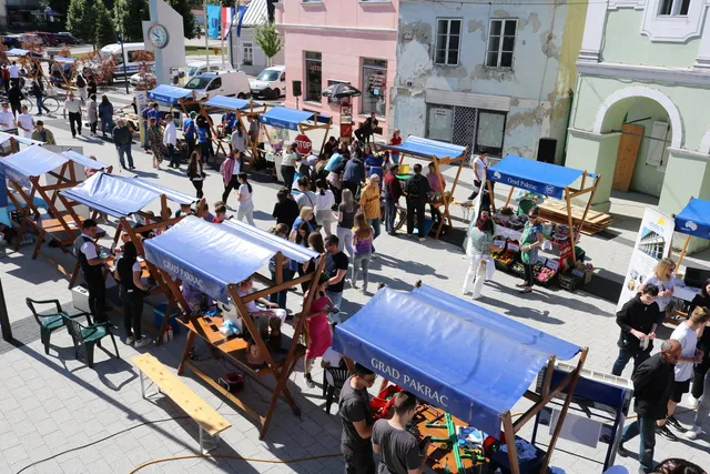 Fotografija uz članak „ODRŽAN 2. DJEČJI DAN ZANIMANJA Zabavno i korisno upoznavanje s raznim zanimanjima“