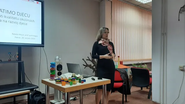 Fotografija uz članak „PREDAVANJE PSIHOLOGINJE NATAŠE MAJOR Važno je učenje licem u lice, a ne licem u ekran“