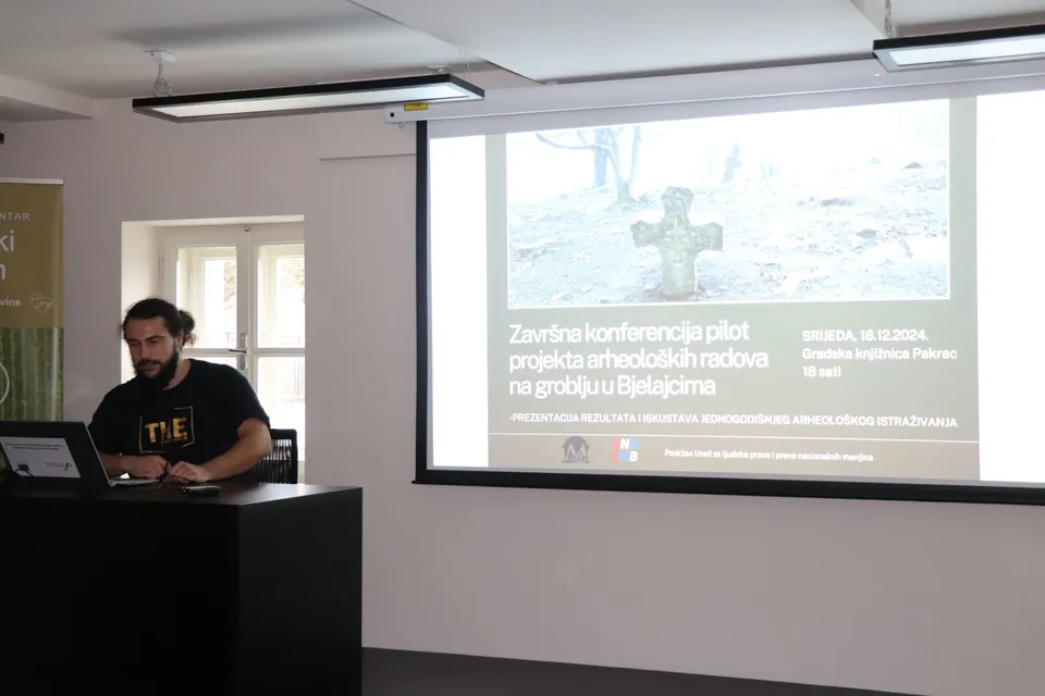 Fotografija uz članak „SPAHIJSKI PODRUM Arheološka prezentacija pravoslavnog groblja u Gornjoj Šumetlici“