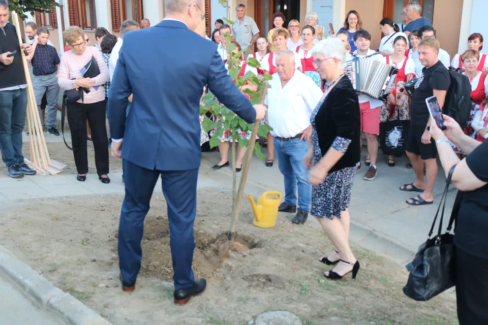 Češka beseda predaja lopate