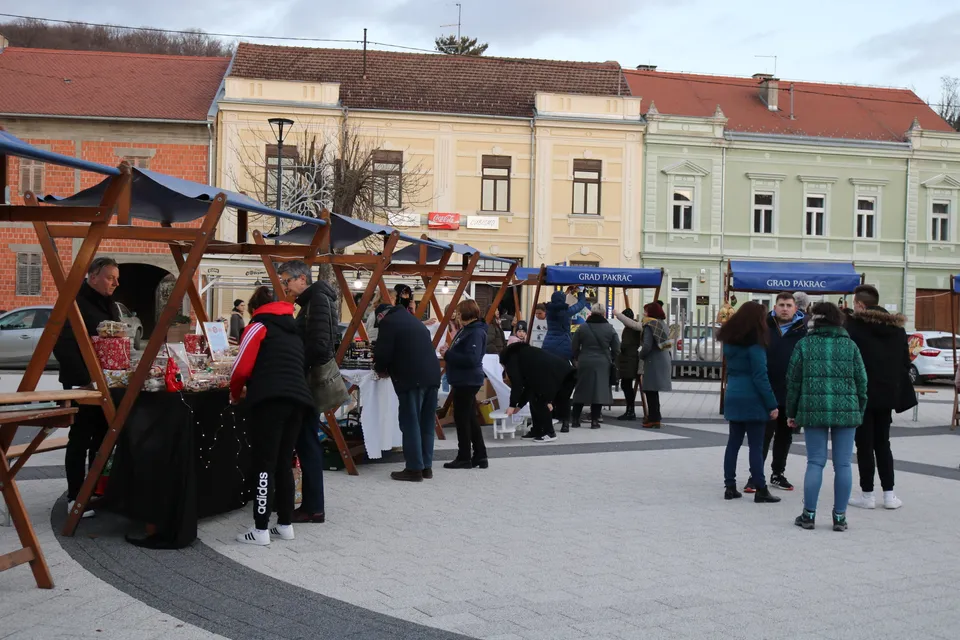 Fotografija uz članak „BOŽIĆNI SAJAM Unatoč smanjenom sadržaju dobar interes“