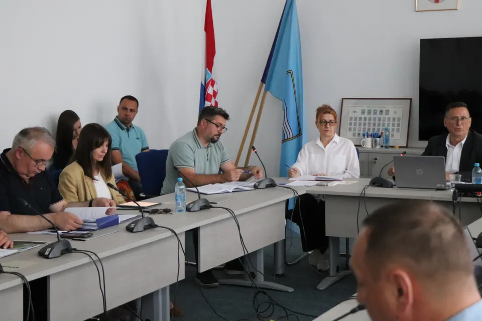 Fotografija uz članak „GRADSKO VIJEĆE Obnova zgrada, budućnost odlagališta i pogrebne usluge obilježile raspravu“
