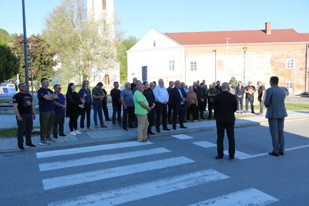 Fotografija uz članak „31. OBLJETNICA „BLJESKA“ Položeni vijenci i zapaljene svijeće“