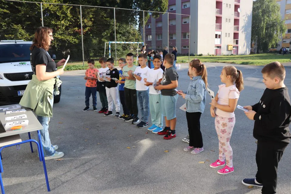 Fotografija uz članak „OŠ BRAĆE RADIĆA PAKRAC "Mobilni STEM laboratorij je došao u našu školu"“