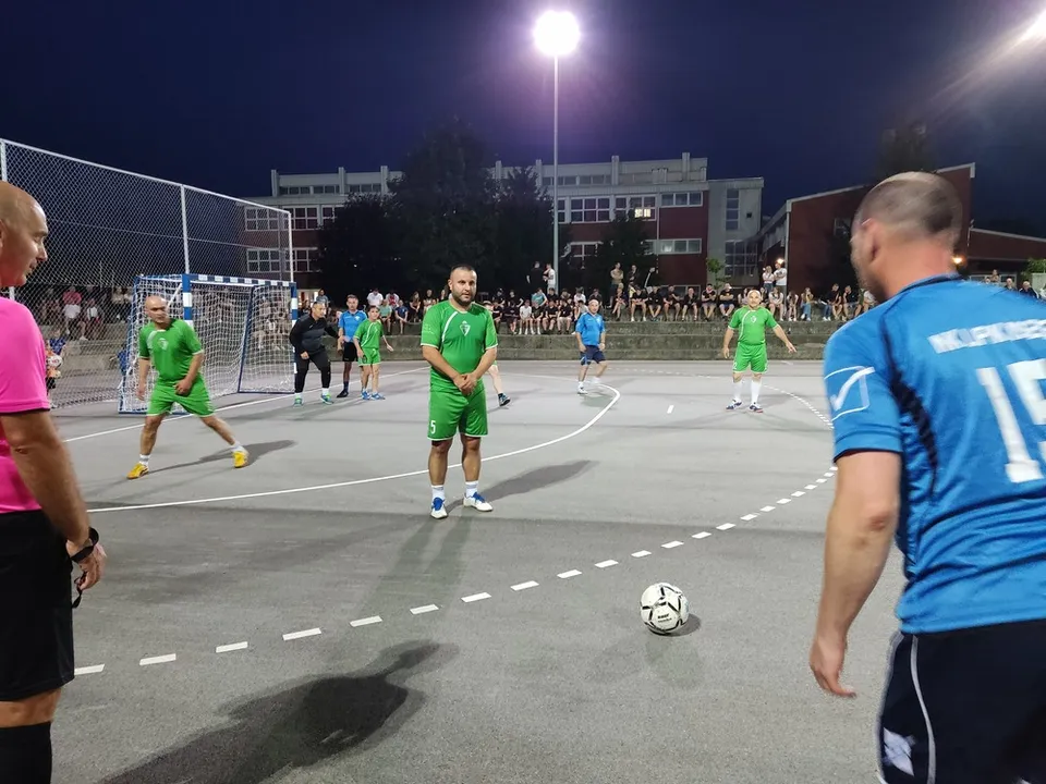 Fotografija uz članak „LJETNI MALONOGOMETNI TURNIR PAKRAC 2023 Finale: CB Jet-set/Šume Šugić - Autoškole Klindić Sisak, veterani začinili večer“