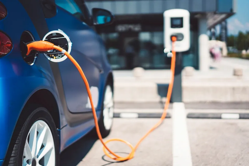 Fotografija uz članak „VOZIMO HIBRIDNE I ELEKTRO AUTOMOBILE: U Pakracu već prometuju, uskoro i punionica“