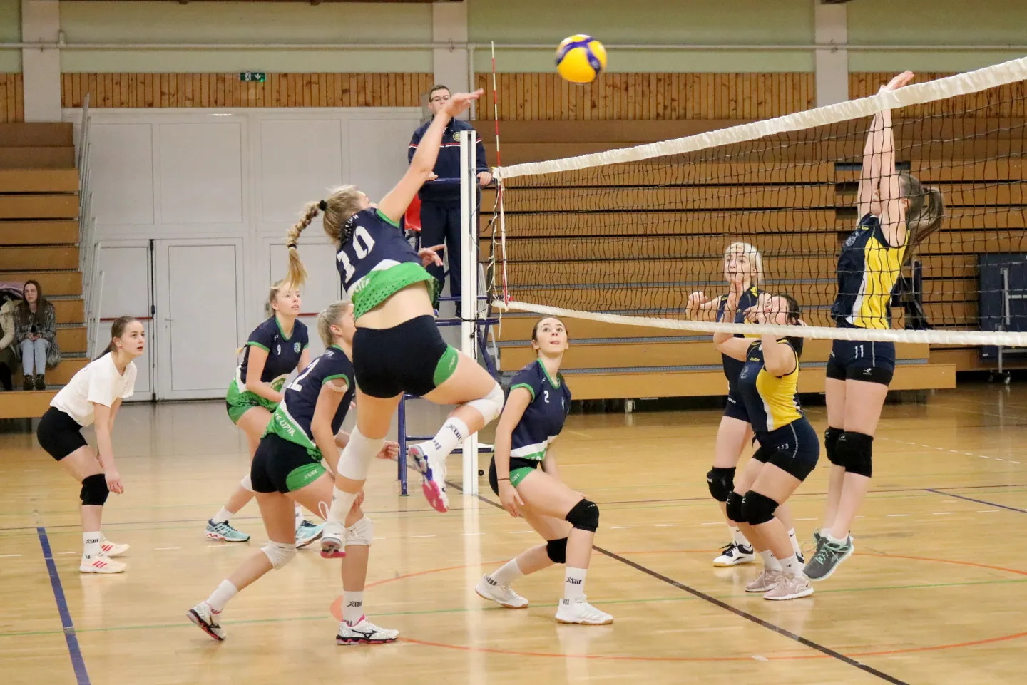Fotografija uz članak „RUKOMET 2. HRL / ODBOJKA (Ž) 3. NAC. LIGA Rukometašima prvi bod, odbojkašice uvjerljive protiv Koprivnice“