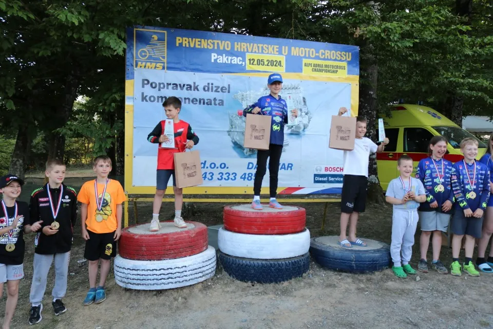 Fotografija uz članak „MOTOCROSS UTRKA "BLJESAK" Sjajni Lenče pobjednik pred domaćom publikom“