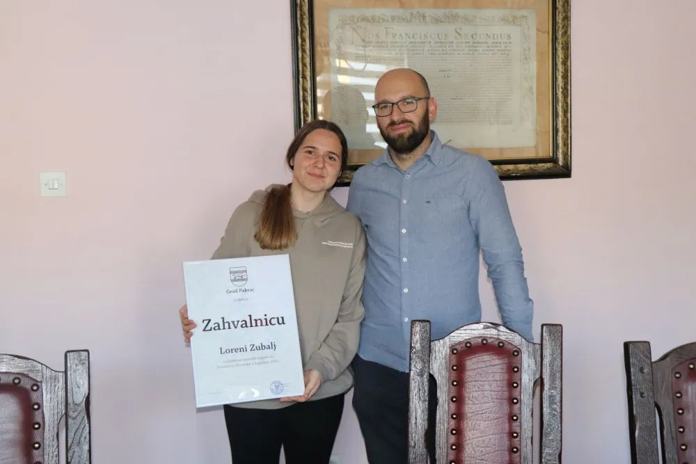 Fotografija uz članak „MLADI PONOSI GRADA PAKRACA Gradonačelnik ugostio zlatnu kuglačicu Lorenu Zubalj“