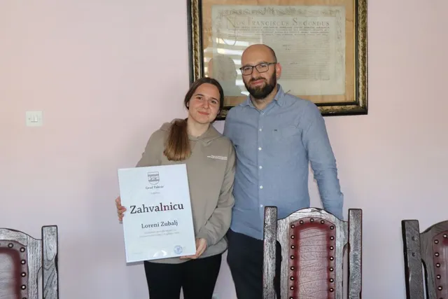 Fotografija uz članak „MLADI PONOSI GRADA PAKRACA Gradonačelnik ugostio zlatnu kuglačicu Lorenu Zubalj“