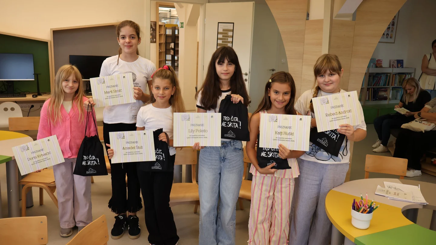 Fotografija uz članak „COOLTURNO LJETO Osam učenica primilo priznanja za Ljetni čitateljski izazov“