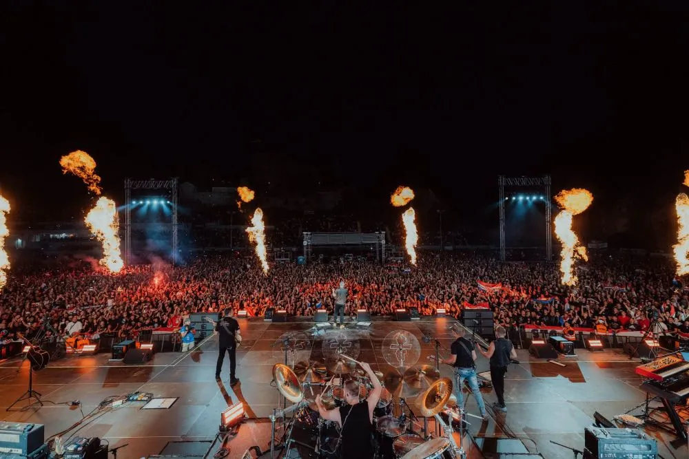 Fotografija uz članak „VELIKI INTERES Autobus iz Pakraca i Lipika za Thompsonov koncert u Vukovaru je popunjen“