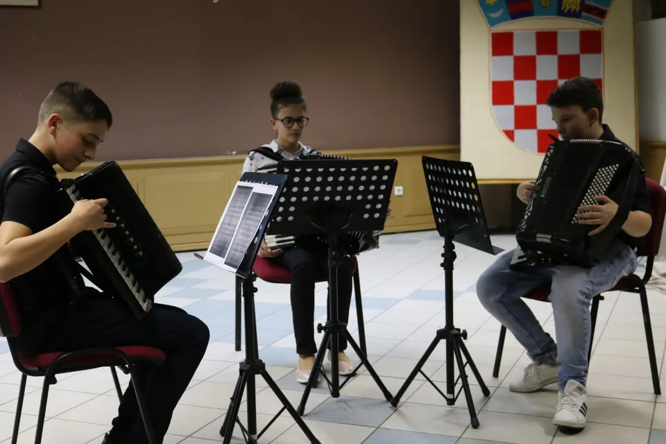 Fotografija uz članak „OSNOVNA GLAZBENA ŠKOLA PAKRAC Koncertom proslavljen Dan škole“
