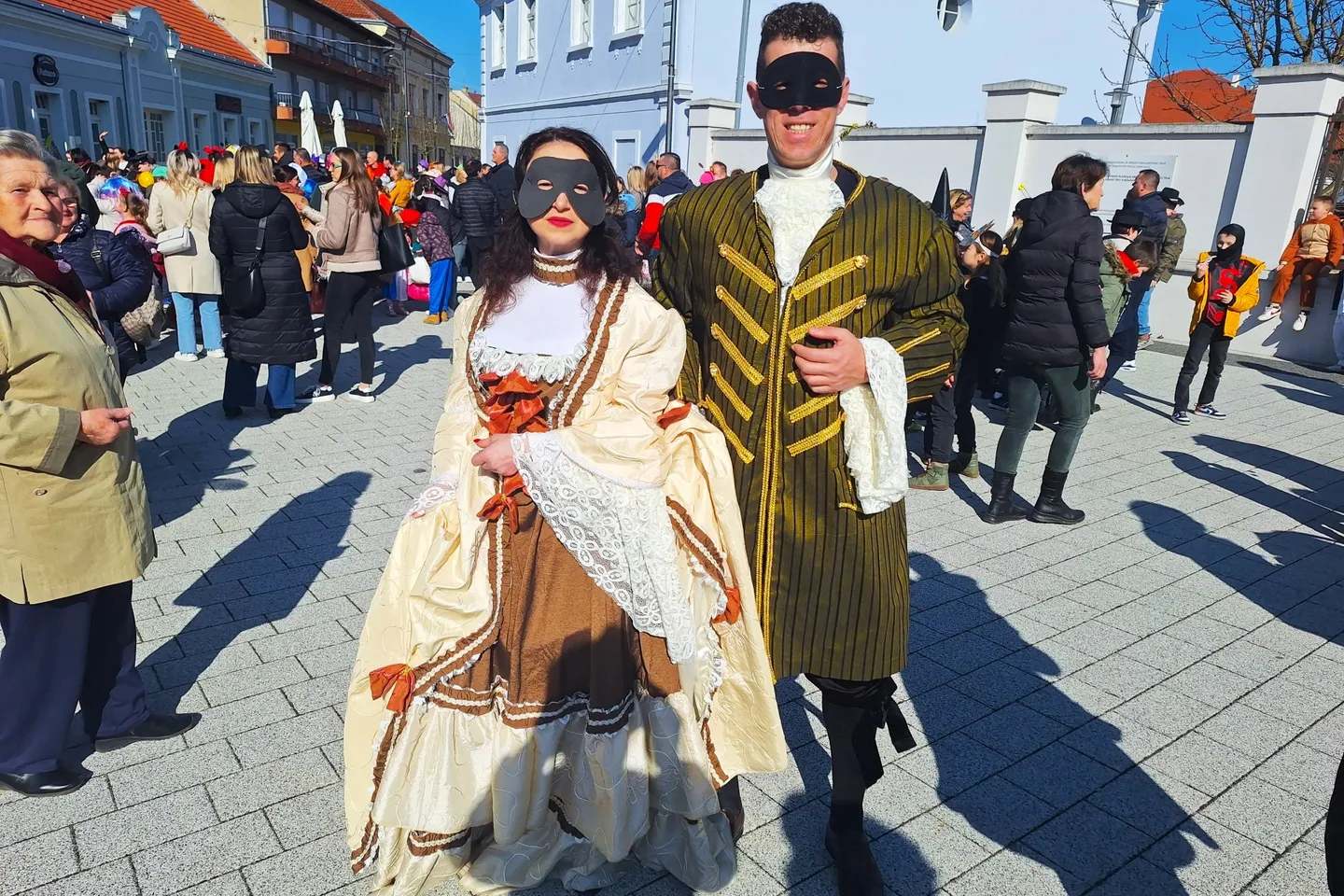 maskare naslovna