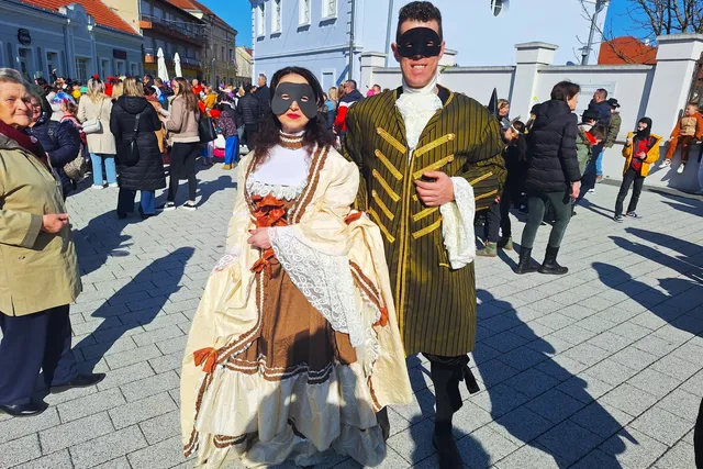 maskare naslovna