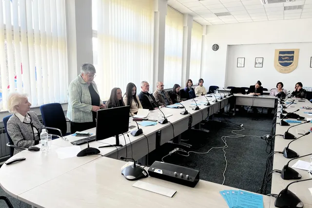 delfinke naslovna