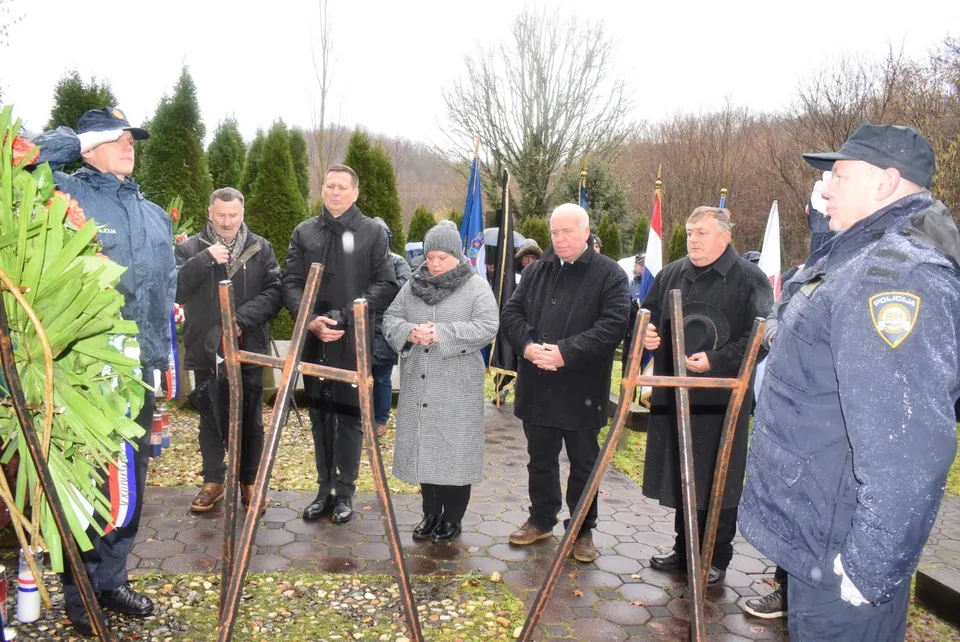 Naše izaslanstvo vijenci