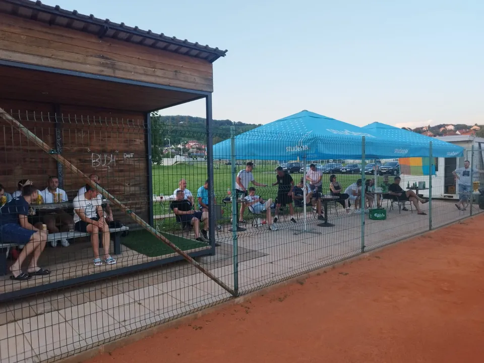 Fotografija uz članak „PROLJETNA TENISKA LIGA PAKRAC Matijaševiću, Podunavcu i Čubrilu najveći pehari“