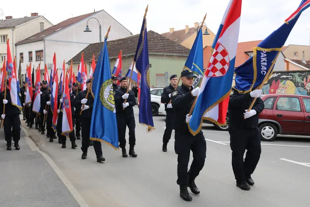 mimohod naslovna