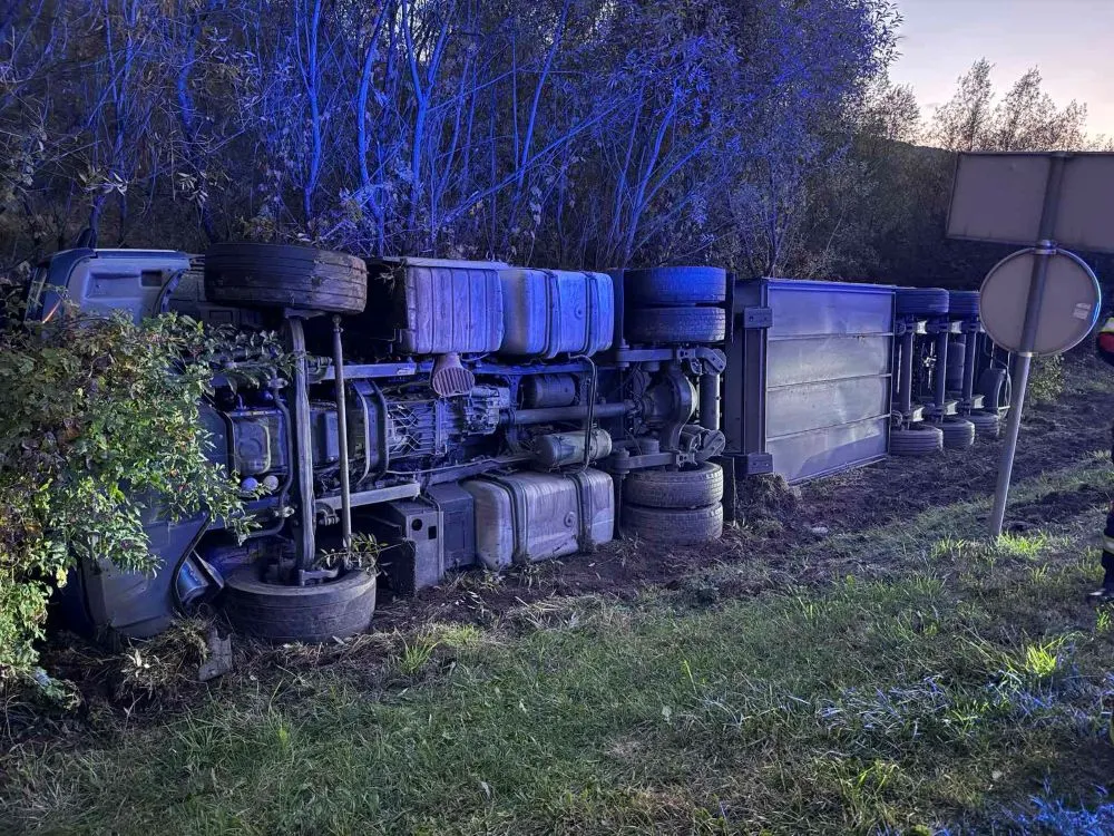 Fotografija uz članak „Pod utjecajem alkohola od 2,37 promila upravljao teretnim vozilom i sletio s kolnika“