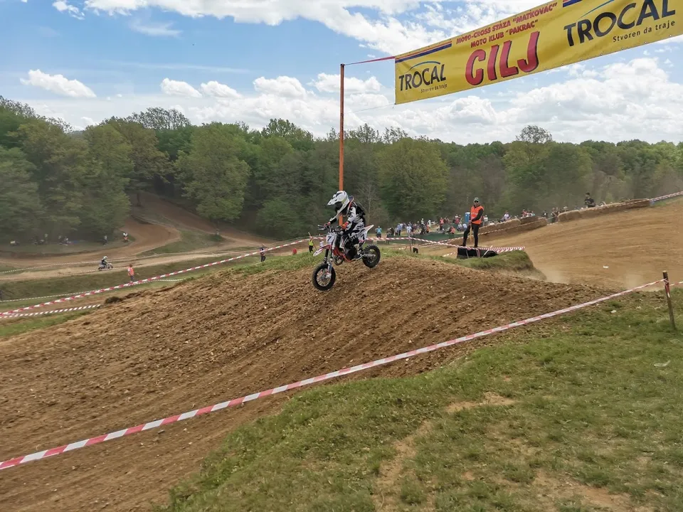 Fotografija uz članak „MOTOCROSS UTRKA "BLJESAK" Kelavi pobjeda, Lenčeu postolje!“