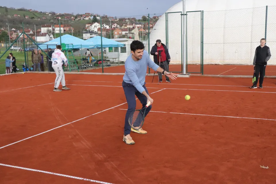 Fotografija uz članak „PAKRACU DVA NOVA TENISKA TERENA Krstanović: "Da svaki grad ima ovakvu situaciju, riješili bismo problem nedostatka sportaša u državi"“