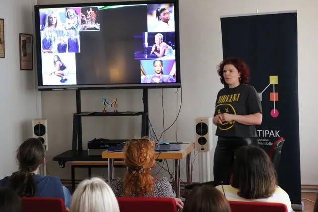 Fotografija uz članak „MULTIPAK 2022.: PREDAVANJE IVANE MARIN Visoka cijena slave i uspjeha“
