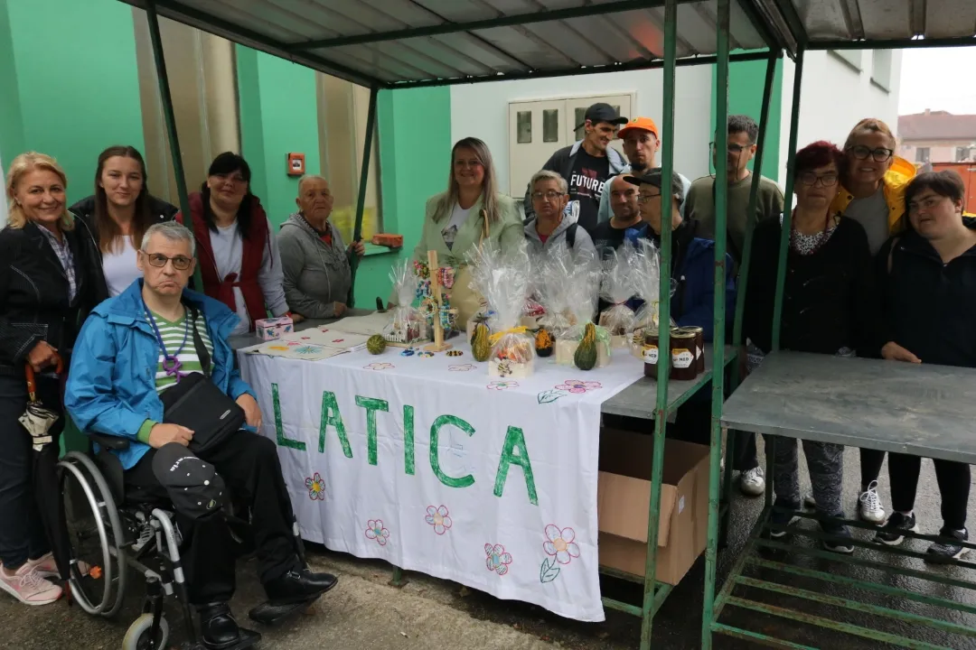 Fotografija uz članak „UDRUGA LATICA PAKRAC LIPIK Šareni štand na gradskoj tržnici“
