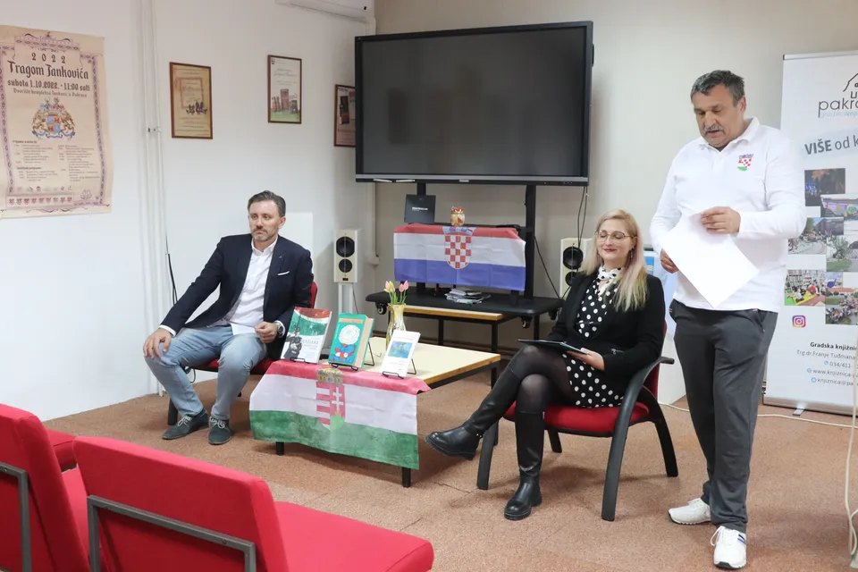 madjari poezija trojac