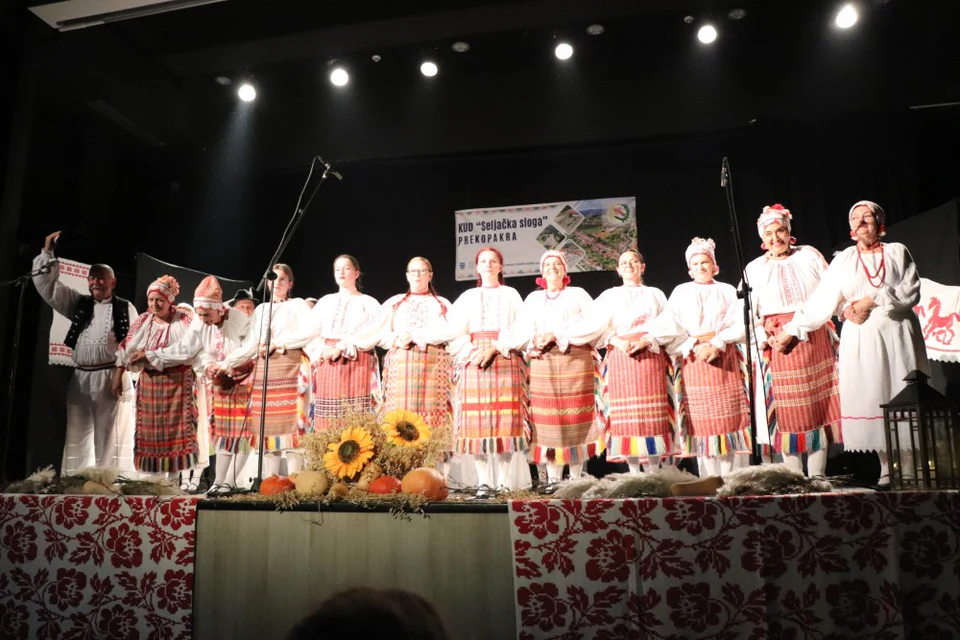 Fotografija uz članak „14. SMOTRA FOLKORA Oživljena hrvatska baština i stari običaji“