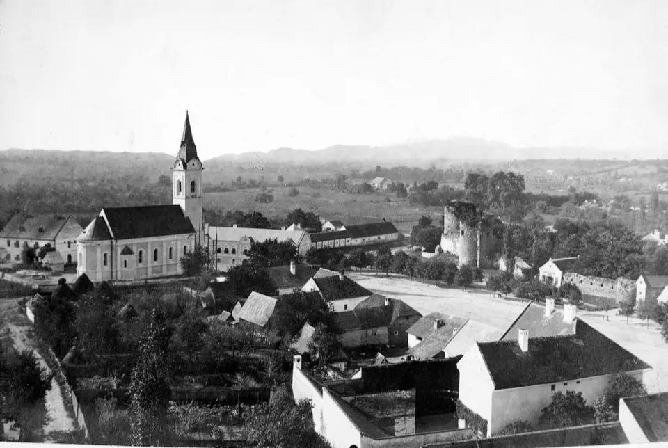 Stari grad u Pakracu fotografija prva polovica 20.st