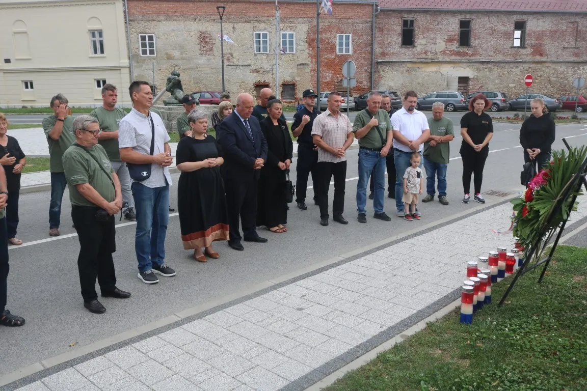 polaganje spomenik trg