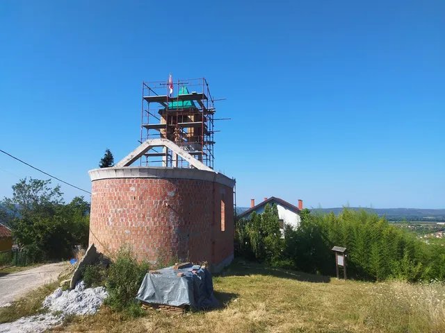 Fotografija uz članak „KAPELA SV. VIDA NA KALVARIJI Podignut toranj. Uskoro završetak krovišta“