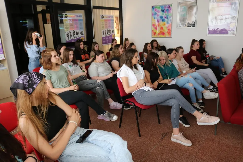 Fotografija uz članak „MULTIPAK 2022.: PREDAVANJE IVANE MARIN Visoka cijena slave i uspjeha“