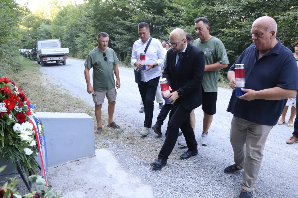 Fotografija uz članak „DAN POBJEDE I DOMOVINSKE ZAHVALNOSTI Pakrac i Lipik odali počast poginulim hrvatskim braniteljima“