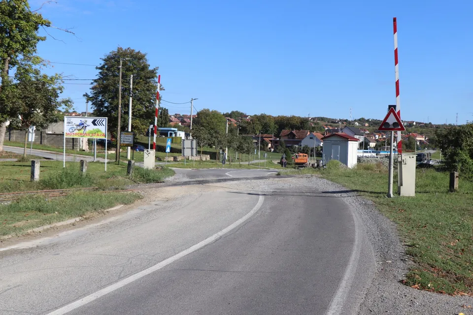 Fotografija uz članak „RADOVI NA CESTI Zbog završnih radova na pruzi od 18. do 22. rujna zatvoren promet u ulici Augusta Cesarca“