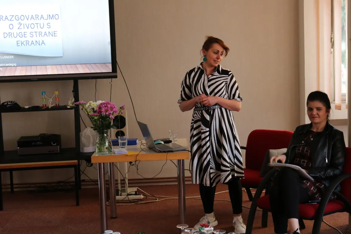 Fotografija uz članak „RADIONICA ZA RODITELJE O OPASNOSTIMA INTERNETA Roditelji, zaštitite svoju djecu na internetu!“
